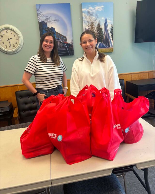💚 Thank You, Laura, for Your Generosity 💚

We are incredibly grateful to Laura from carekitsproject for her thoughtful donation of personal care and hygiene items to support women, gender-diverse individuals, and families in our community.

As part of her Grade 12 Global Issues school project, Laura created an initiative to collect essential items for those who may be facing barriers accessing everyday necessities. Her compassion and commitment to helping others are a wonderful example of how one person’s actions can create a meaningful impact.

Donations like these help provide comfort, dignity, and practical support to community members when they need it most. We are thankful for Laura’s generosity and for choosing to make a difference through this thoughtful project. 

#FGWRC #CommunitySupport #GivingBack #YouthInAction #CompassionInAction #CommunityCare #MakingADifference #StrongerTogether #WinnipegCommunity #KindnessMatters